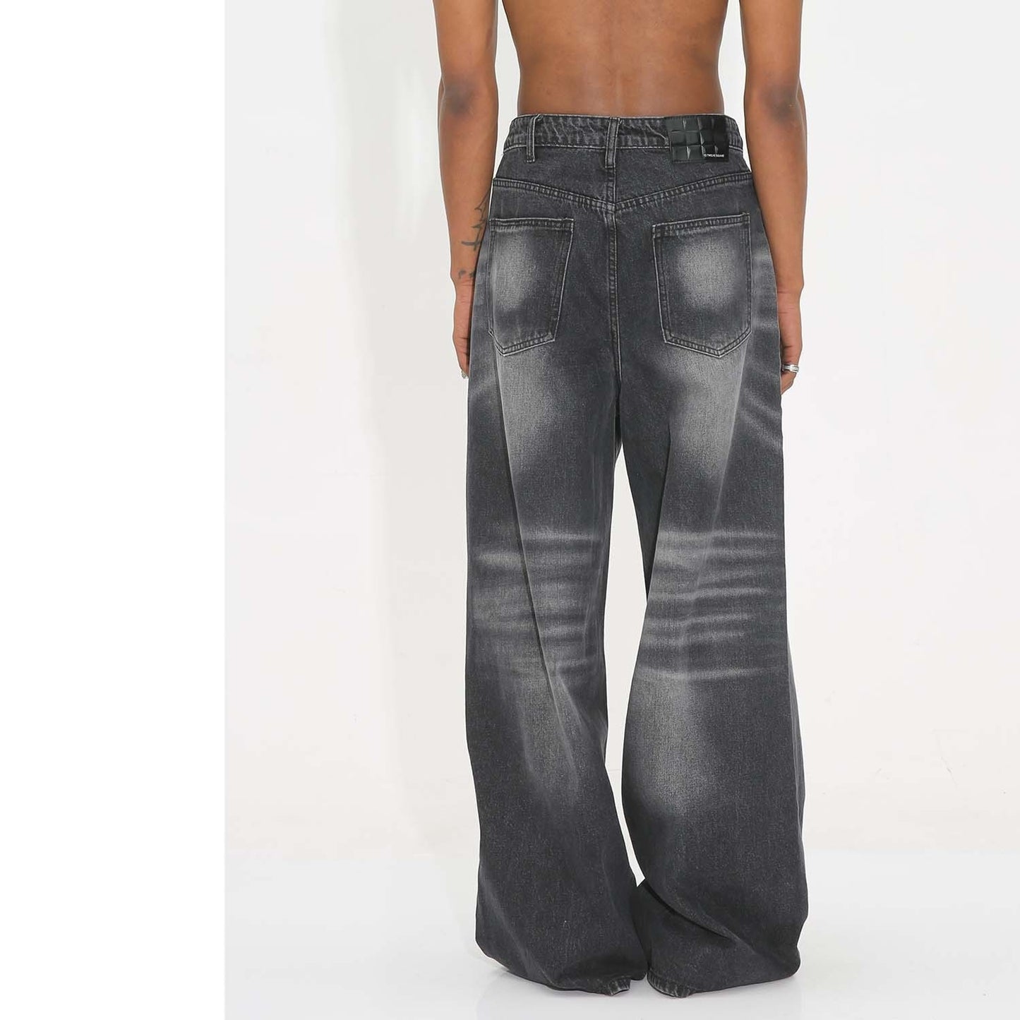 BLACK STANDARD WASH JEANS